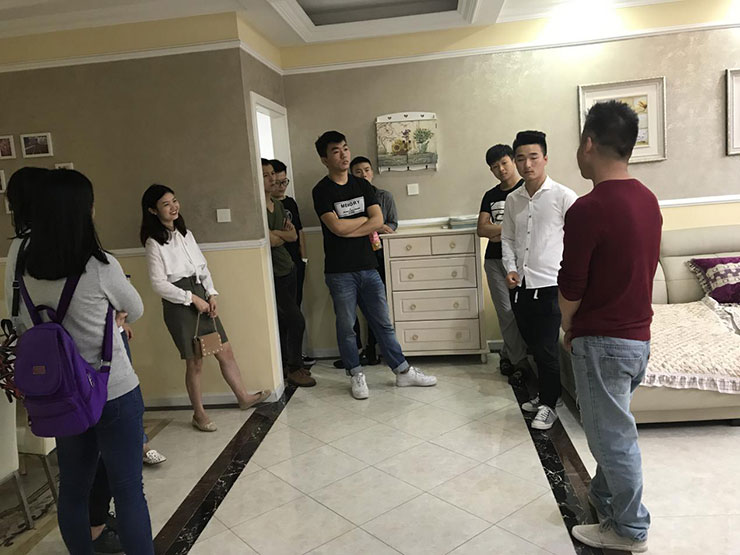 企業(yè)參觀行——從實(shí)戰(zhàn)出發(fā)，提高動(dòng)手能力