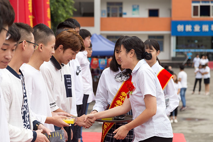 職校生為何是企業(yè)爭搶的“香餑餑”