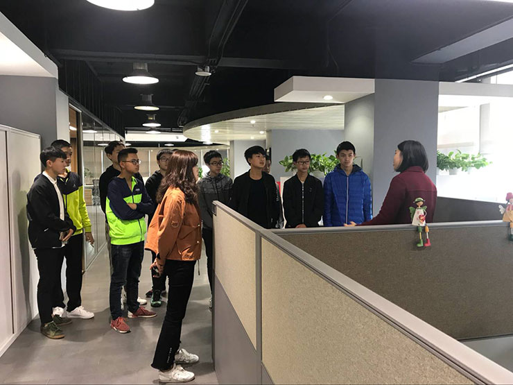 四川新華學(xué)子企業(yè)行：走進四通瑞坤有限公司