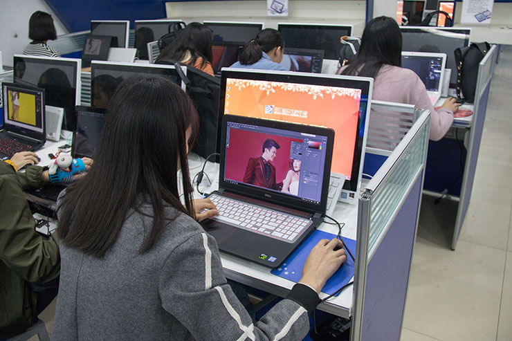 天氣涼，四川新華技能大賽火熱舉辦，學(xué)子露鋒芒