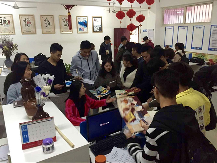 天氣涼，四川新華技能大賽火熱舉辦，學(xué)子露鋒芒