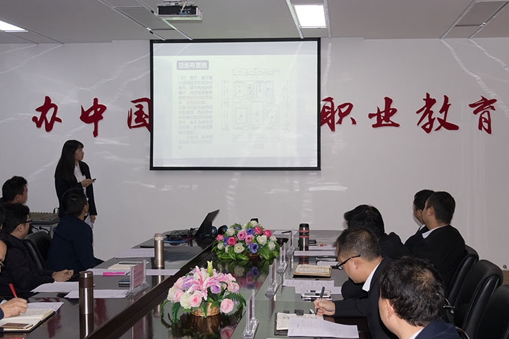 我院舉辦畢業(yè)生答辯會(huì)，隆重邀請(qǐng)家長(zhǎng)前來(lái)旁聽(tīng)