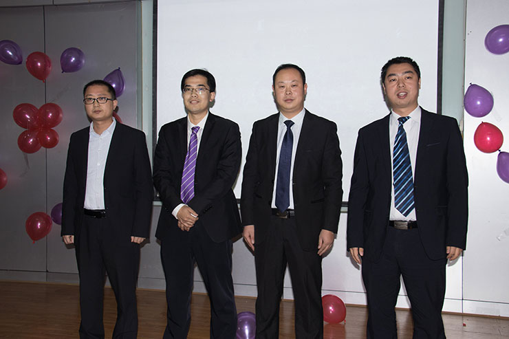 四川新華電腦學(xué)院感恩節(jié)匯報(bào)表彰大會(huì)溫情舉行