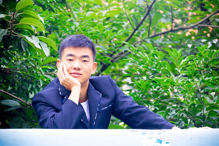 他說：四川新華電腦學院還不錯