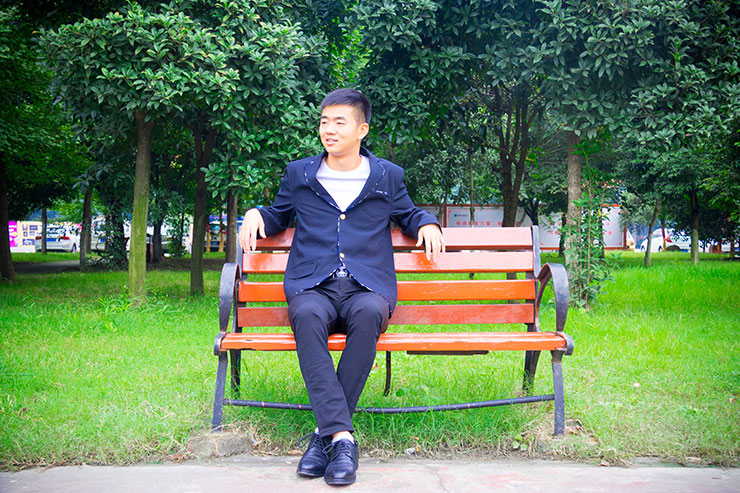 他說：四川新華電腦學院還不錯