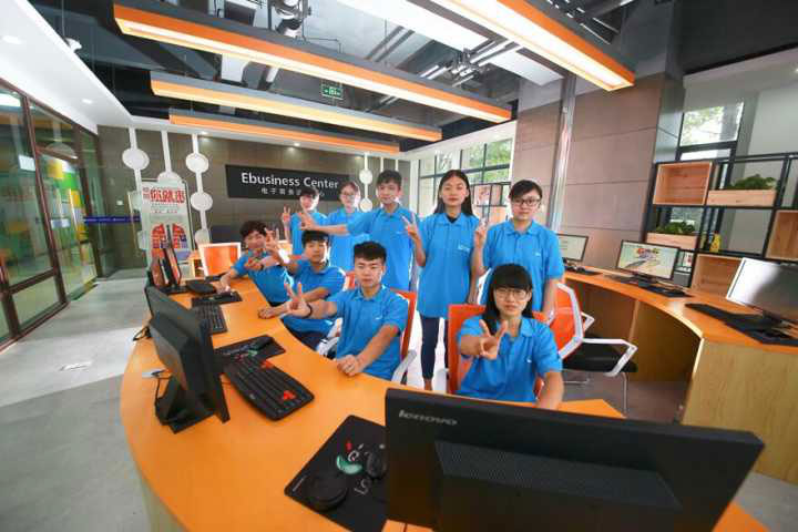 百度Moments營銷盛典揭秘，新華教育集團榮登品牌數(shù)字資產(chǎn)榜首