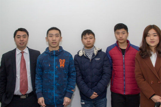 長(zhǎng)風(fēng)破浪會(huì)有時(shí)，直掛云帆濟(jì)滄海