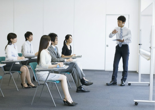 四川新華電腦學(xué)院：初入職場，被人打壓怎么辦？