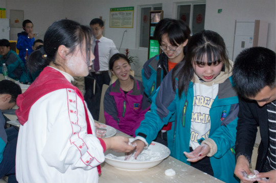 歡樂(lè)鬧元宵，四川新華玩出新花樣