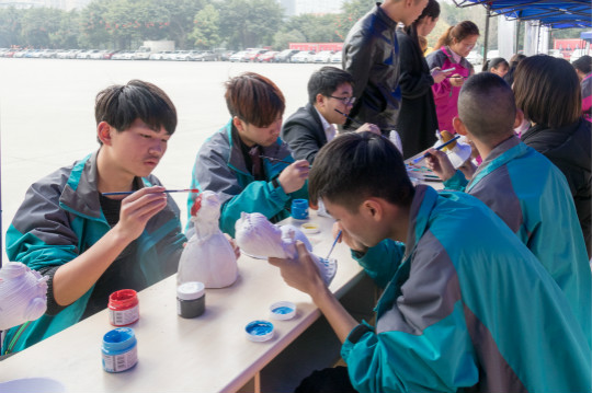 歡樂(lè)鬧元宵，四川新華玩出新花樣