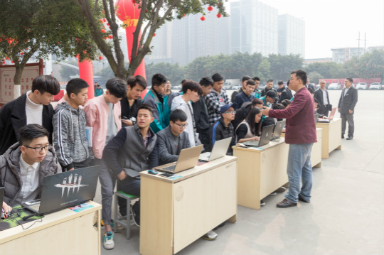 歡樂(lè)鬧元宵，四川新華玩出新花樣