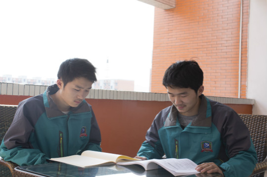 雙胞胎兄弟夢(mèng)圓新華