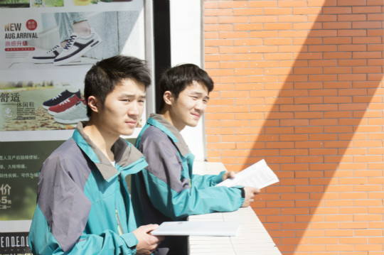 雙胞胎兄弟夢(mèng)圓新華