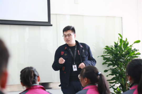 科技零距離！新華學(xué)子百度互聯(lián)網(wǎng)體驗之旅  