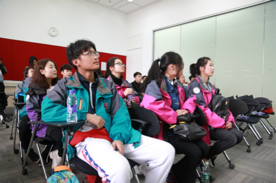 科技零距離！新華學(xué)子百度互聯(lián)網(wǎng)體驗之旅  