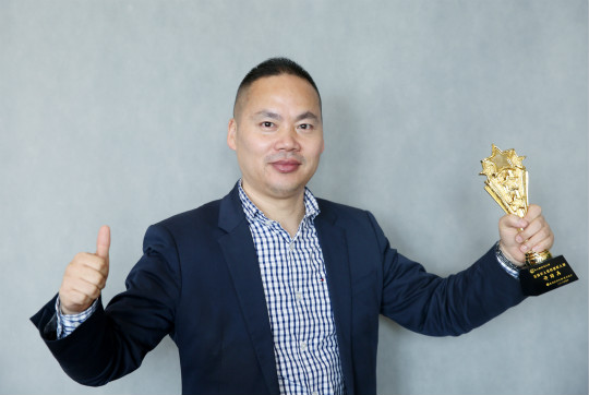 榮耀盛典，新華教育集團(tuán)常務(wù)副總裁許紹兵再獲殊榮！