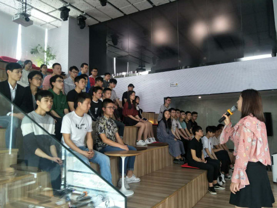 四川新華畢業(yè)生51VR游學(xué)活動(dòng)順利開(kāi)展