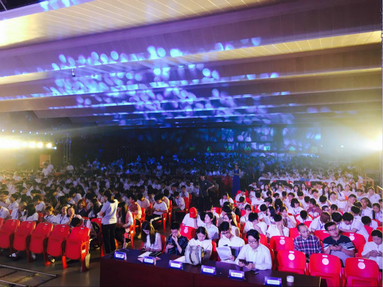 《VR專業(yè)人才聯(lián)合培養(yǎng)基地》落戶四川新華電腦學院51VR授牌