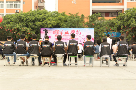 高考上上簽！四川新華全體員工祝廣大考生金榜題名！