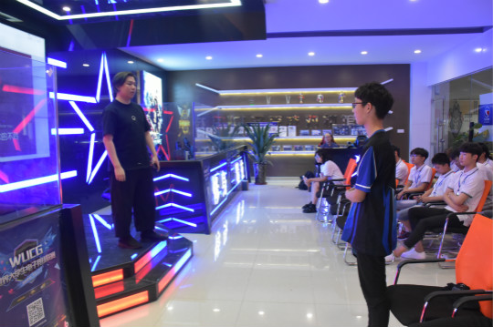 四川新華電腦學(xué)院電競專業(yè)開課了！《老師來了》為學(xué)院添磚加瓦