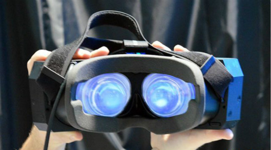 如果你想玩VR你是買回家玩還是去線下VR體驗館加盟店玩呢？