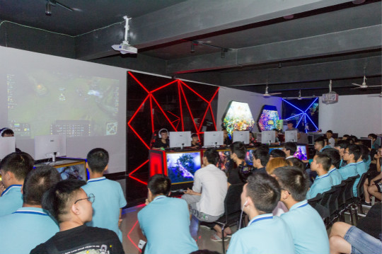 四川新華電競專業(yè)正式開館 英雄聯(lián)盟聯(lián)誼賽奏響最強(qiáng)音