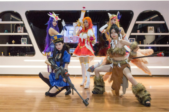 四川新華電競專業(yè)正式開館 英雄聯(lián)盟聯(lián)誼賽奏響最強(qiáng)音