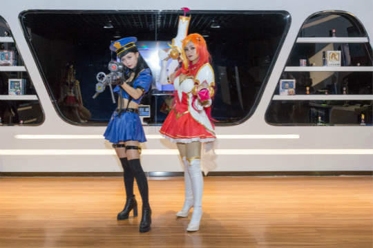 四川新華電競專業(yè)正式開館 英雄聯(lián)盟聯(lián)誼賽奏響最強(qiáng)音