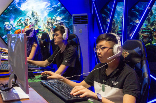 四川新華電競專業(yè)正式開館 英雄聯(lián)盟聯(lián)誼賽奏響最強(qiáng)音