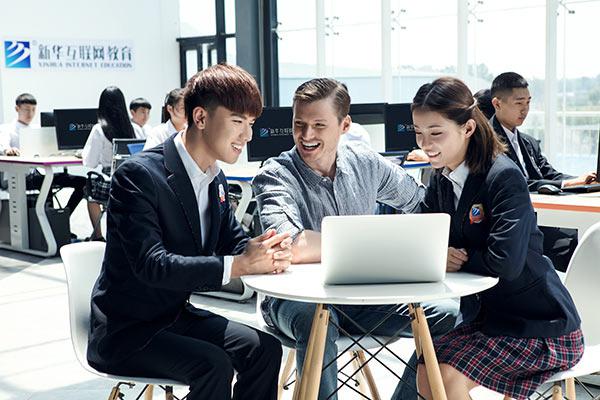 首批95后畢業(yè)生薪資到手五千多 IT收入高 是什么拉大了收入差距？