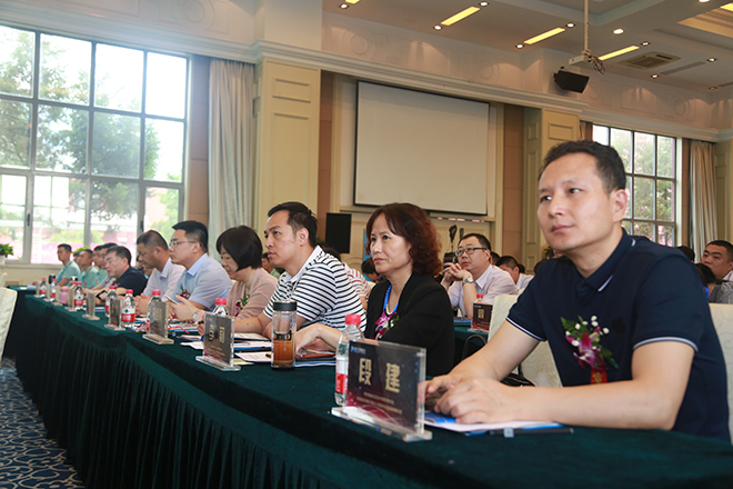 培養(yǎng)農(nóng)村電商人才，助力鄉(xiāng)村經(jīng)濟(jì)振興