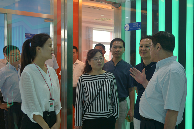 培養(yǎng)農(nóng)村電商人才，助力鄉(xiāng)村經(jīng)濟(jì)振興