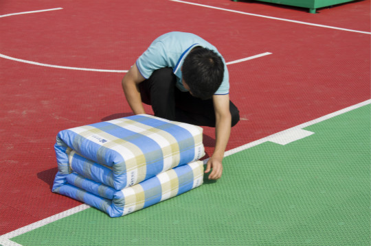 春風(fēng)十里不如你，新生軍訓(xùn)歡樂(lè)多  