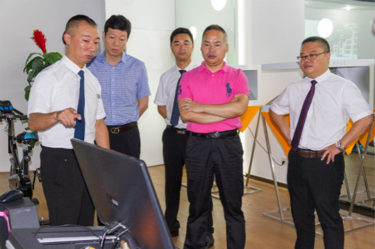 熱烈歡迎新華教育集團(tuán)領(lǐng)導(dǎo)一行蒞臨我院參觀指導(dǎo)