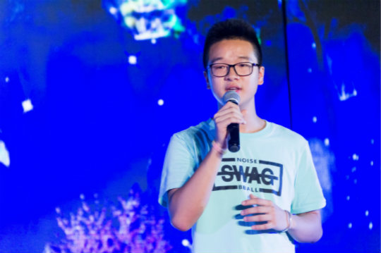 展新華學子風采.逐新華夢想四川新華T臺秀拉開帷幕