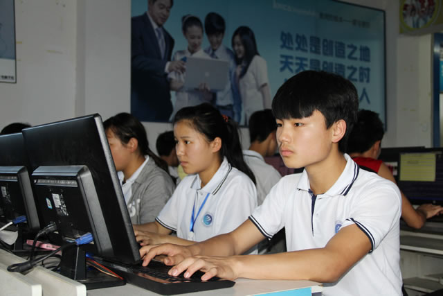 新華技能+學(xué)歷教育，職教生一樣可以報(bào)考公務(wù)員