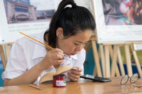 魅力面具 青春正好—四川新華面具彩繪大賽high！high！high！