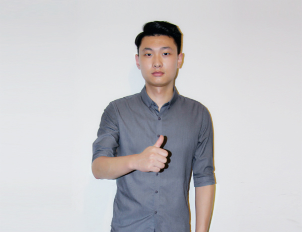 四川新華杰出校友黃鵬榮獲榜樣先鋒獎