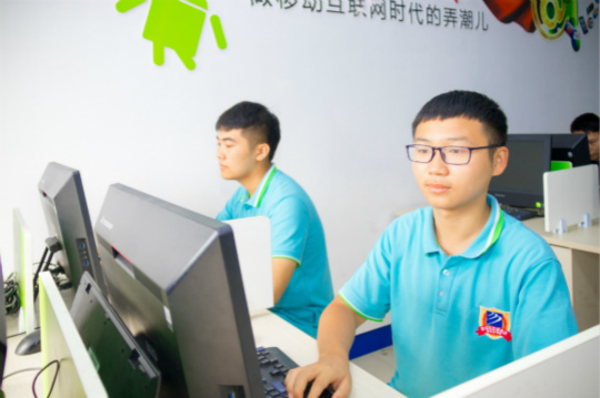 人生只有兩季：奮斗是旺季，懈怠是淡季