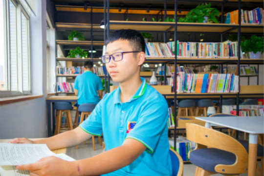 人生只有兩季：奮斗是旺季，懈怠是淡季