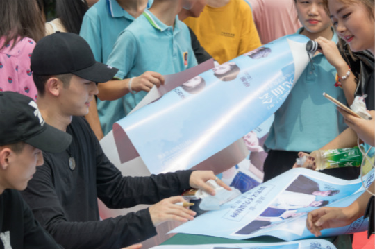 開學(xué)季，你在學(xué)校遇到明星了嗎？