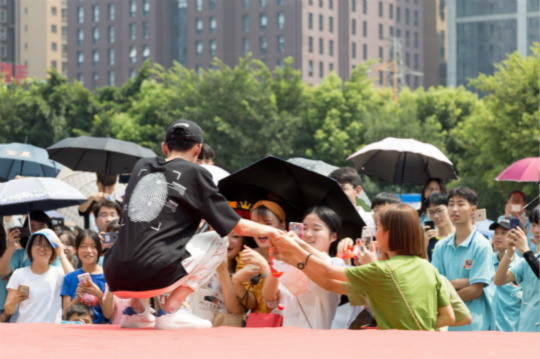 開學(xué)季，你在學(xué)校遇到明星了嗎？