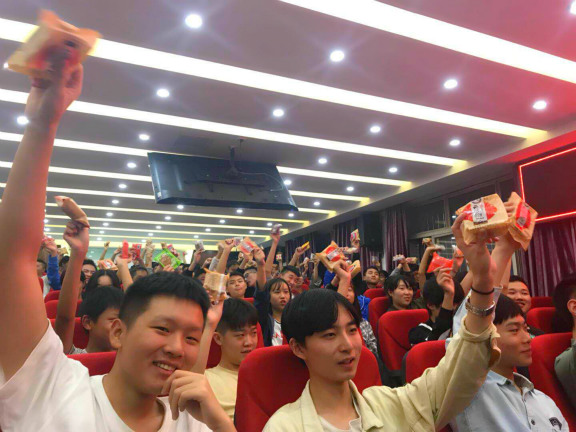 月滿中秋夜，師生慶團(tuán)圓 