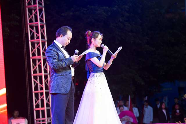 “慶國慶·迎新生”暨四川新華2018年秋季開學(xué)典禮圓滿落幕