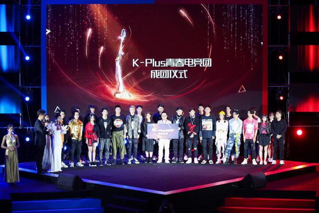 新華教育集團燃情助力2018金鷹電競體育盛典！