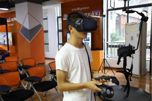 國(guó)家扶貧日?新華公益進(jìn)行時(shí)，助力學(xué)子夢(mèng)想起航