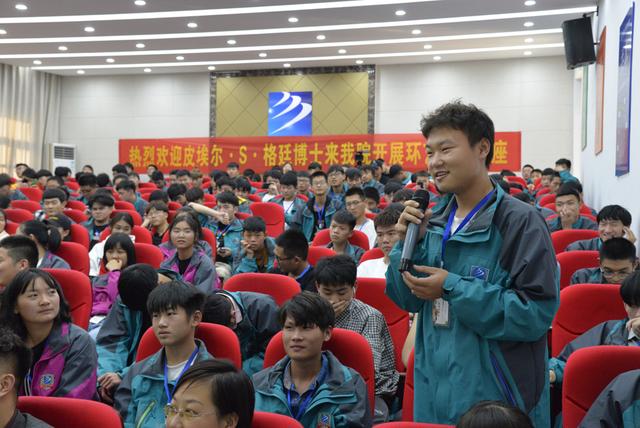 加拿大著名國(guó)際設(shè)計(jì)大師皮埃爾博士來新華交流講學(xué)