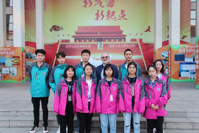 加拿大著名國(guó)際設(shè)計(jì)大師皮埃爾博士來新華交流講學(xué)