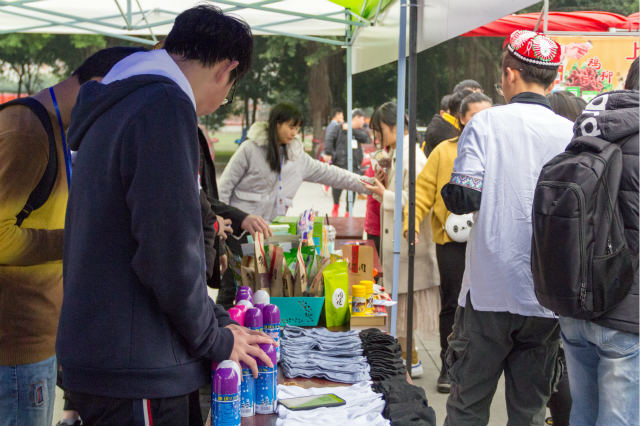 越專業(yè)越出色|四川新華電腦學院雙十一校內展賣會活力全開