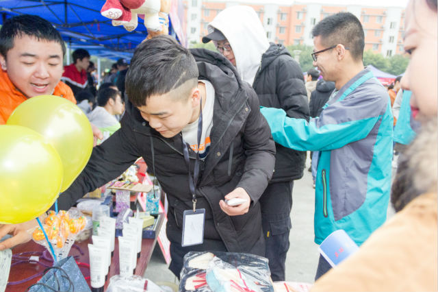 越專業(yè)越出色|四川新華電腦學院雙十一校內展賣會活力全開